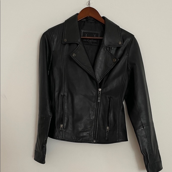 Elegant Black Leather Jacket - Picture 1 of 4